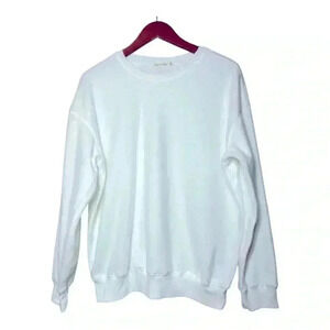 🆕Heart & Hips White Crewneck Sweater, NWOT, size Medium